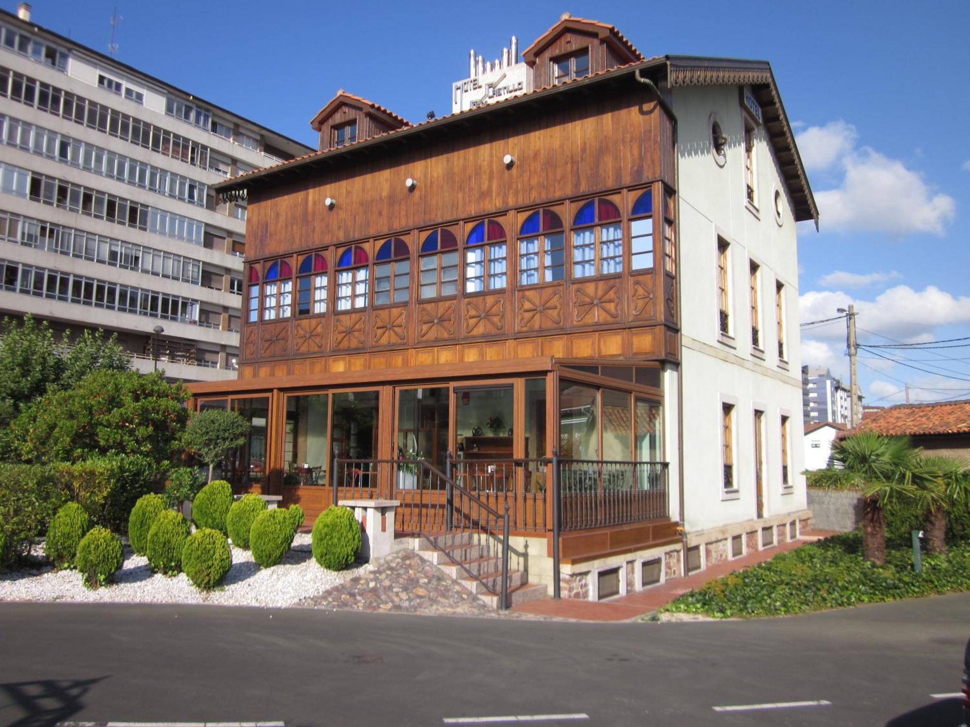 Hotel Castillo De Gauzon Salinas  Exterior photo